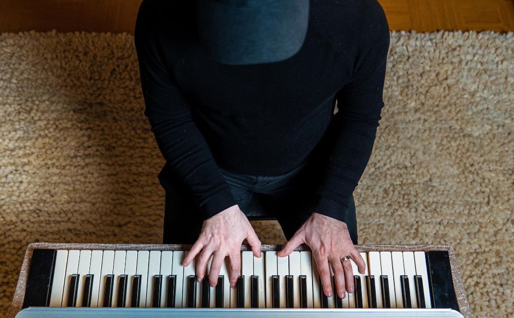 STEPHEN JOSEPH SE PRESENTA CON “GORGEOUS”, UN DEBUT ÍNTIMO Y CONTEMPLATIVO