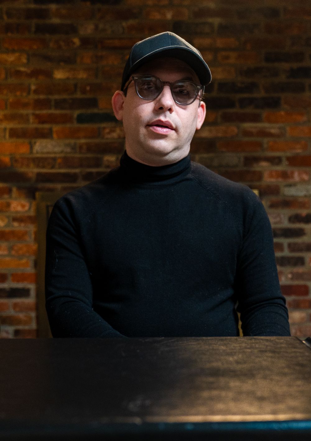 <p data-start=“2079” data-end=“2412”>fue creado 100% sin herramientas de inteligencia artificial, con todos los instrumentos y voces grabados en vivo...</p>