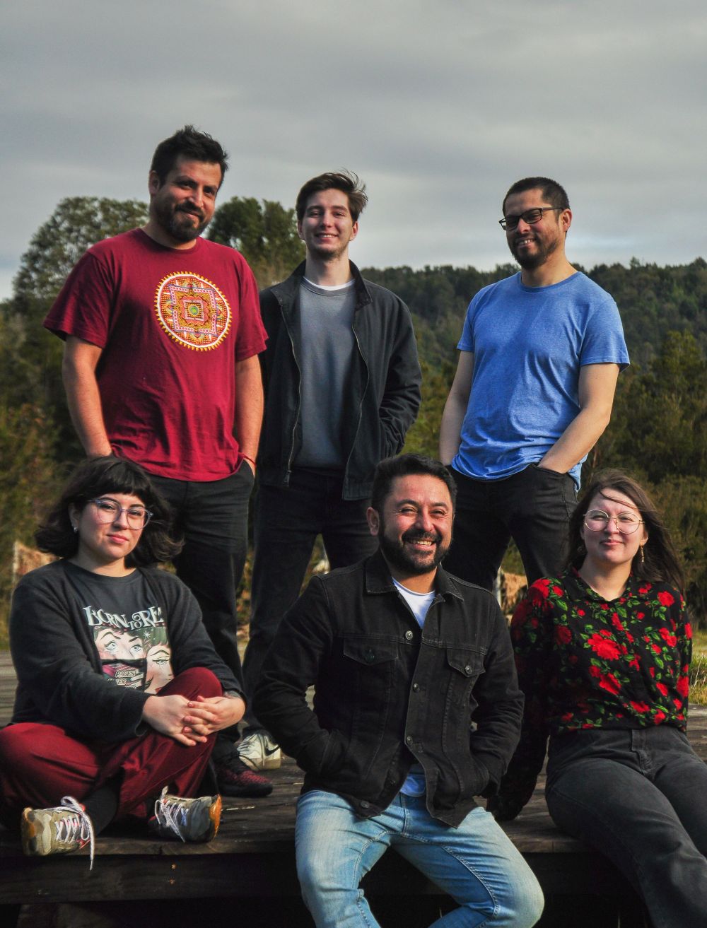 <p>La diversidad de experiencias y miradas musicales de sus integrantes enriquece la identidad del proyecto, logrando una propuesta única dentro de la escena progresiva latinoamericana.</p>